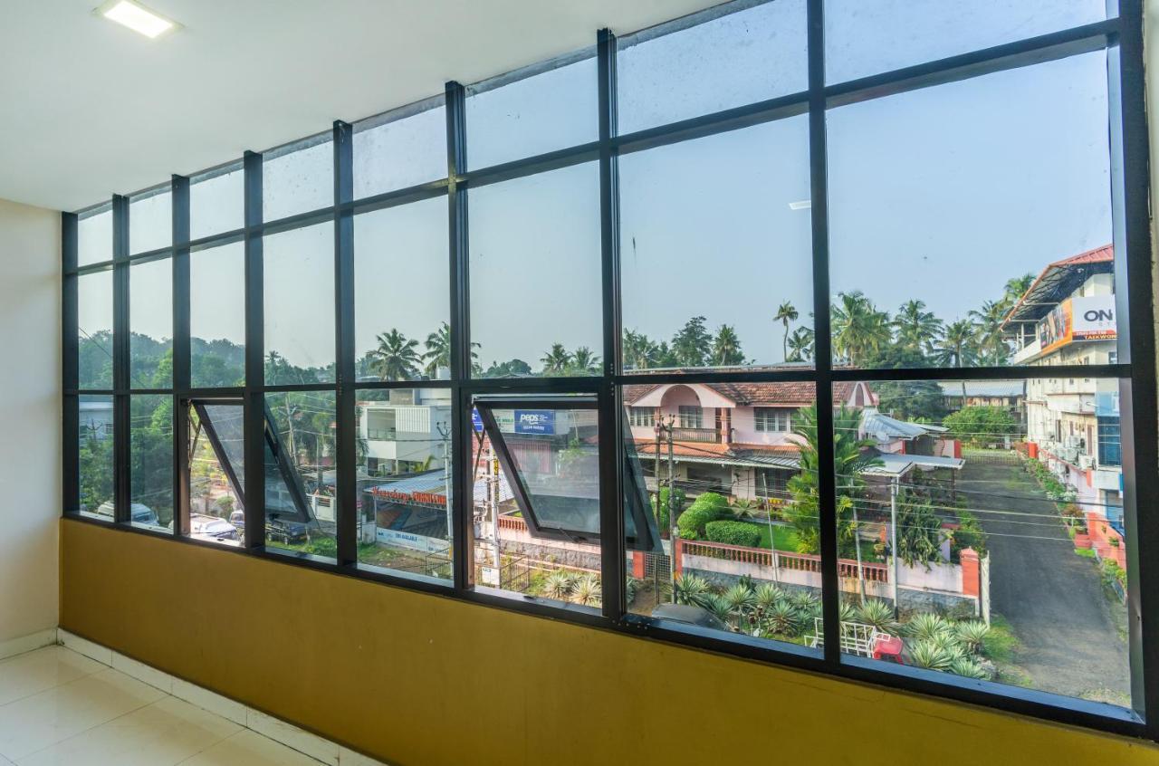Hotel Kochi Crown Extérieur photo