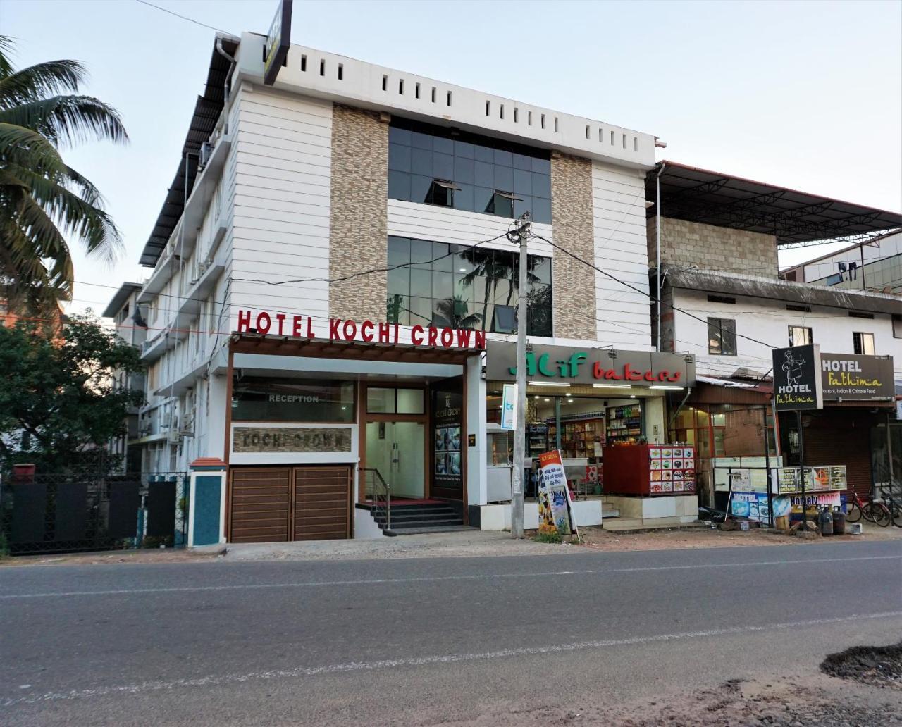 Hotel Kochi Crown Extérieur photo