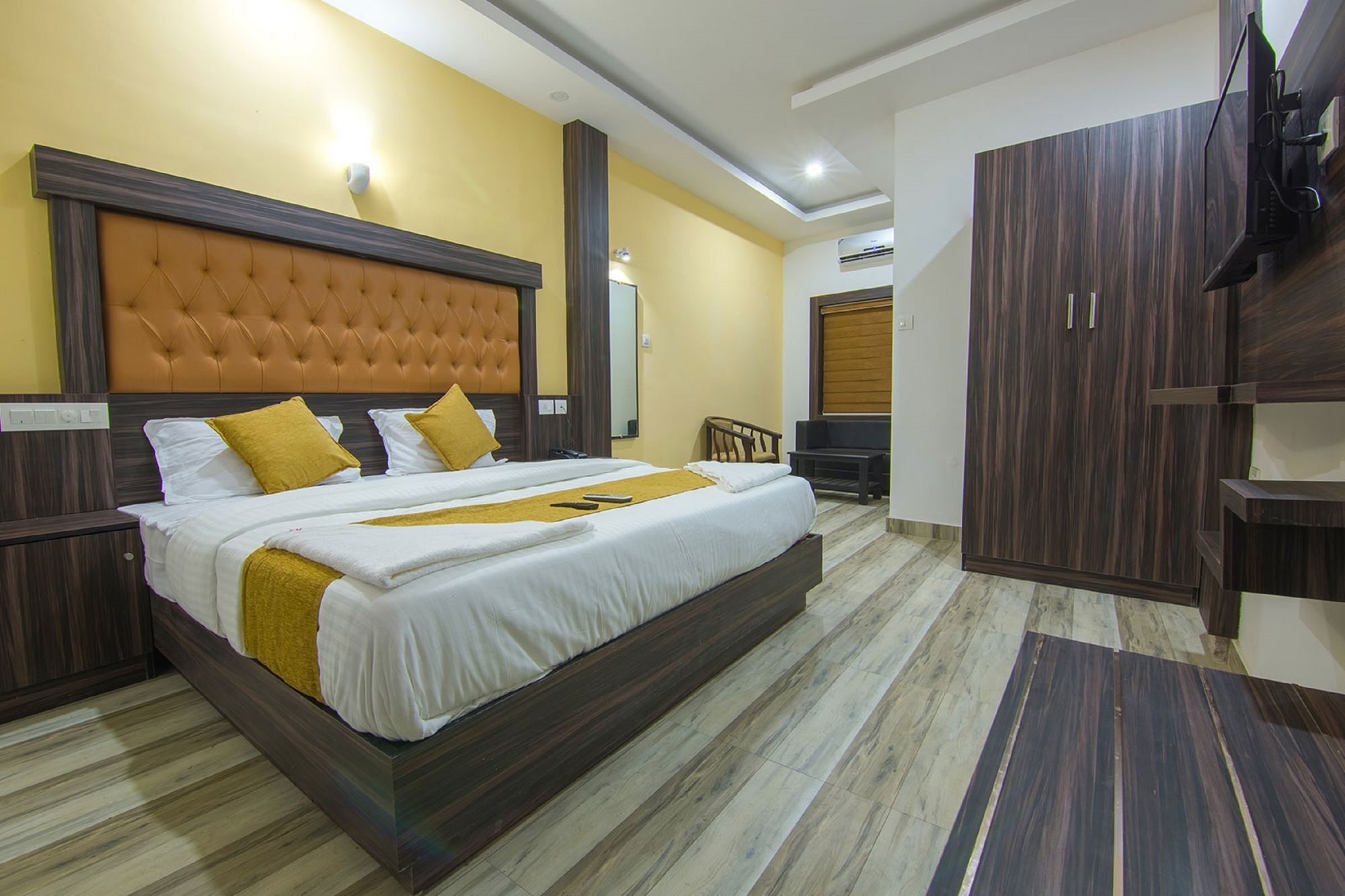 Hotel Kochi Crown Extérieur photo